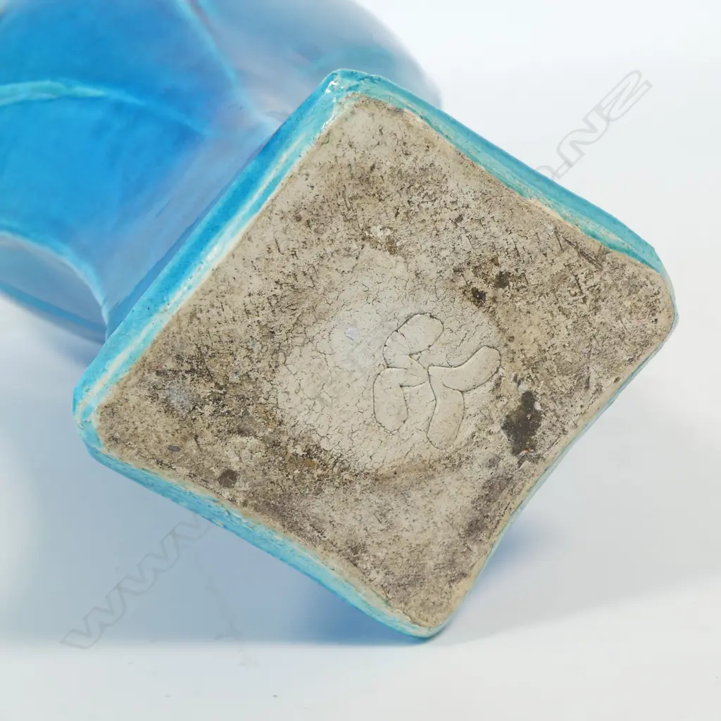 Merilyn Wiseman large sinuous form vase with square base and elliptical top, Image 1++