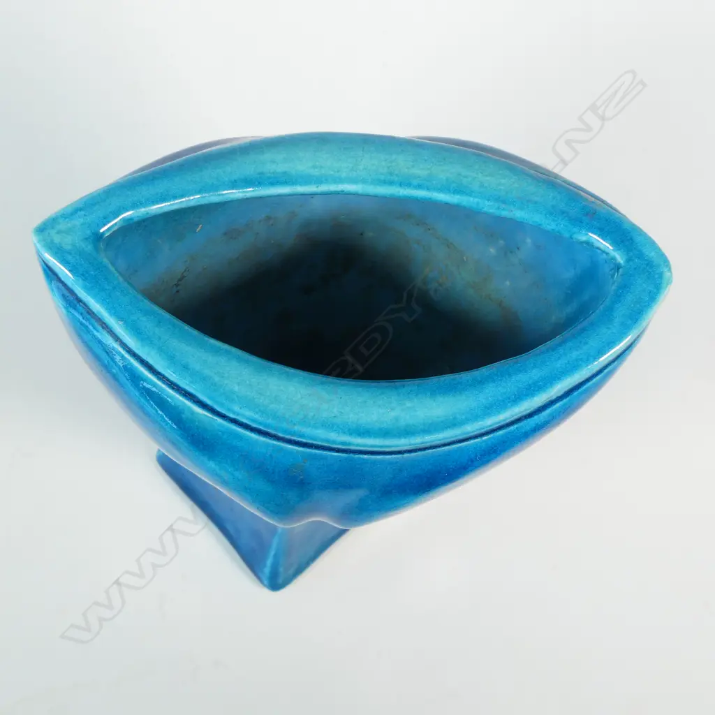 Merilyn Wiseman large sinuous form vase with square base and elliptical top, Image 1++