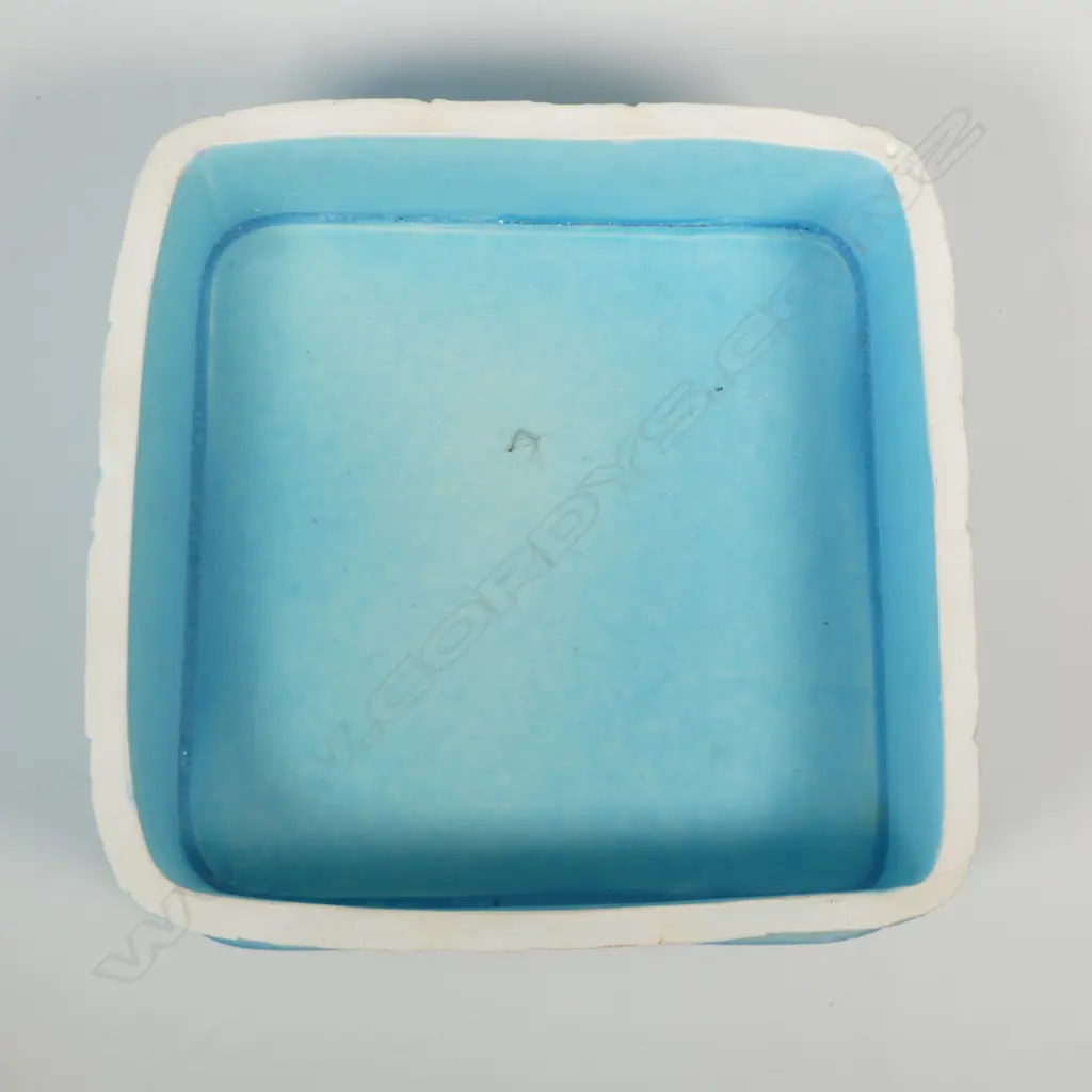 Merilyn Wiseman large and stunning square lidded box, Image 1++