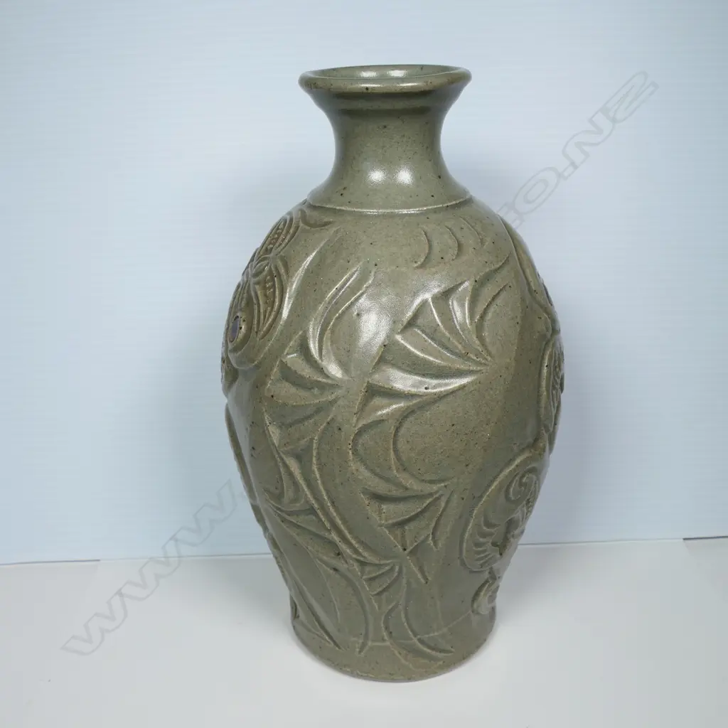 New Zealand studio pottery tiki vase signed A. Tamate, Image 1++
