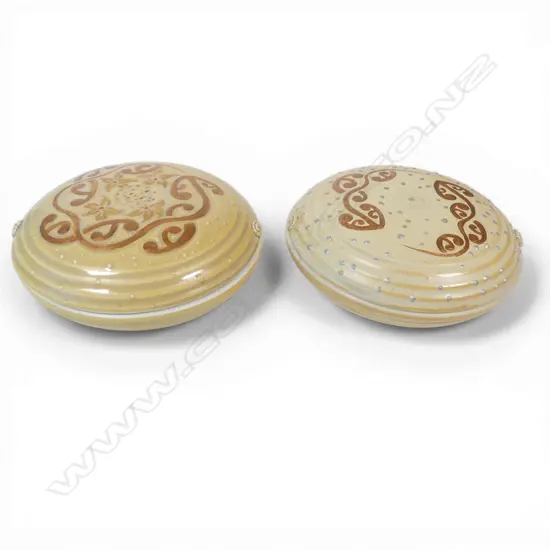 Two Lee Keum Sun trinket boxes,
