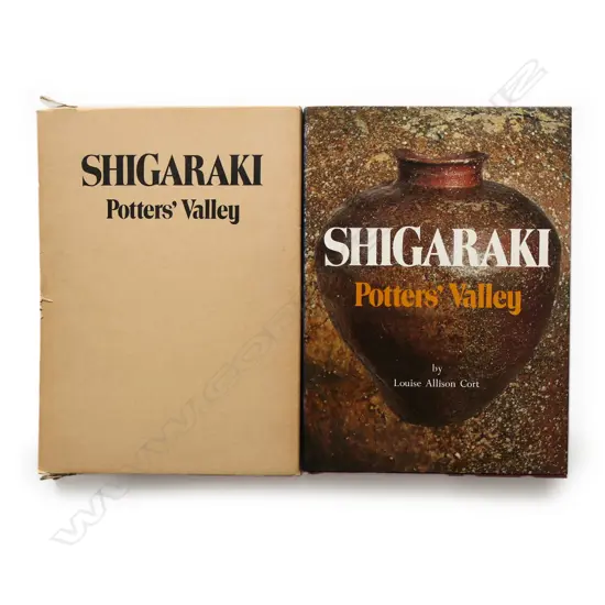 Boxed 1st edition 'Shigaraki Potter's Valley' by Louise Allison Cort 1979,