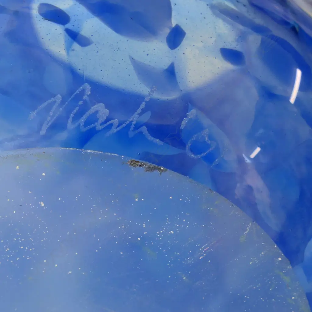 A tall Garry Nash glass vase, Image 1++