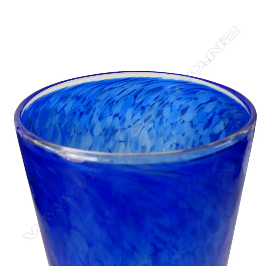 A tall Garry Nash glass vase, Image 1++