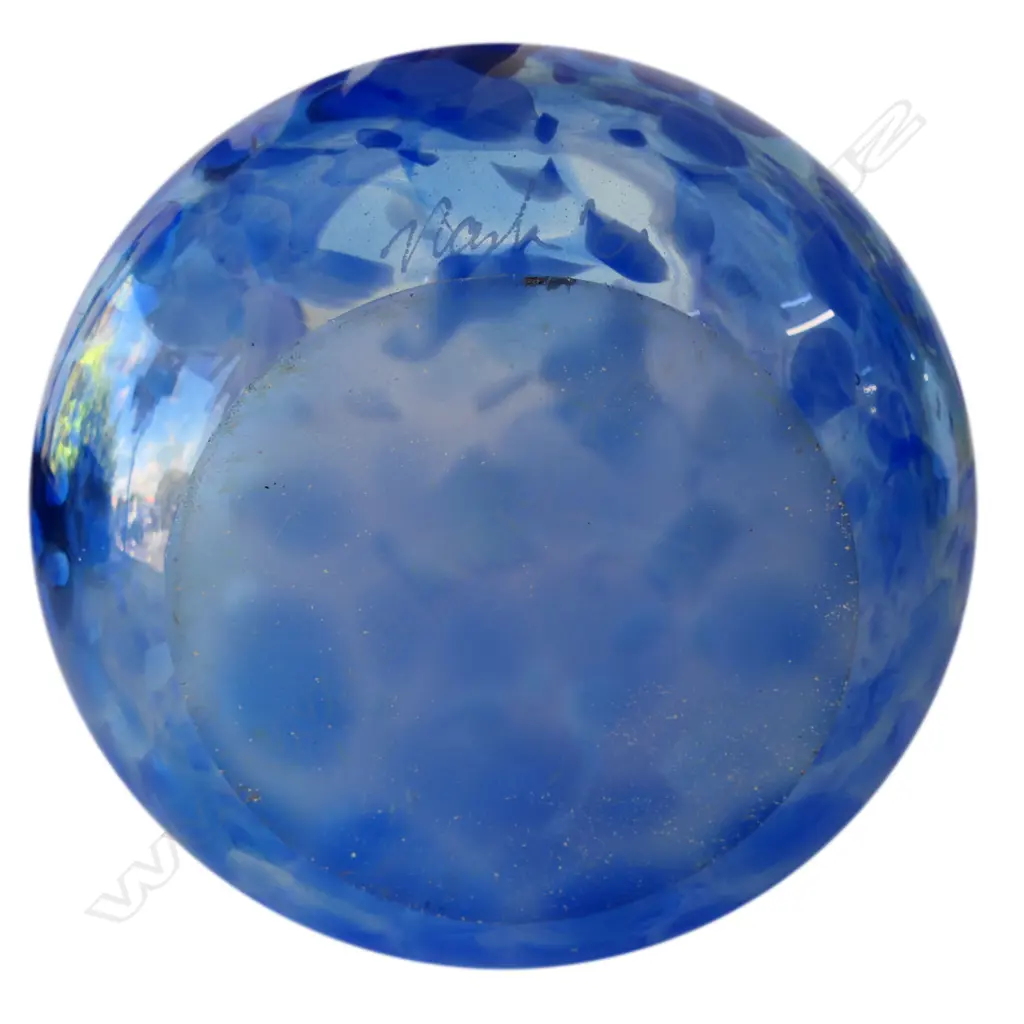 A tall Garry Nash glass vase, Image 1++