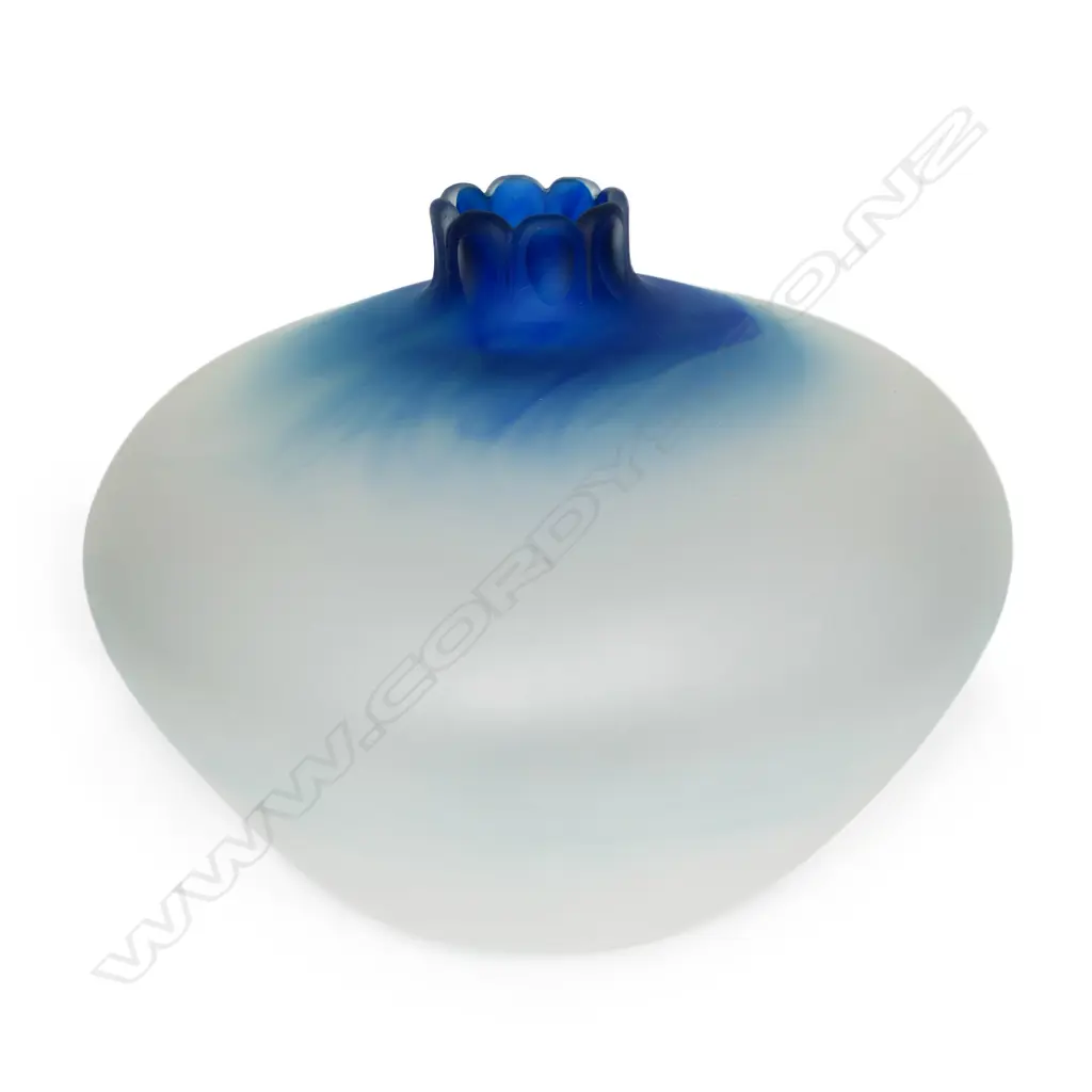 Garry Nash large glass vase frosted clear and blue vase, Image 1++