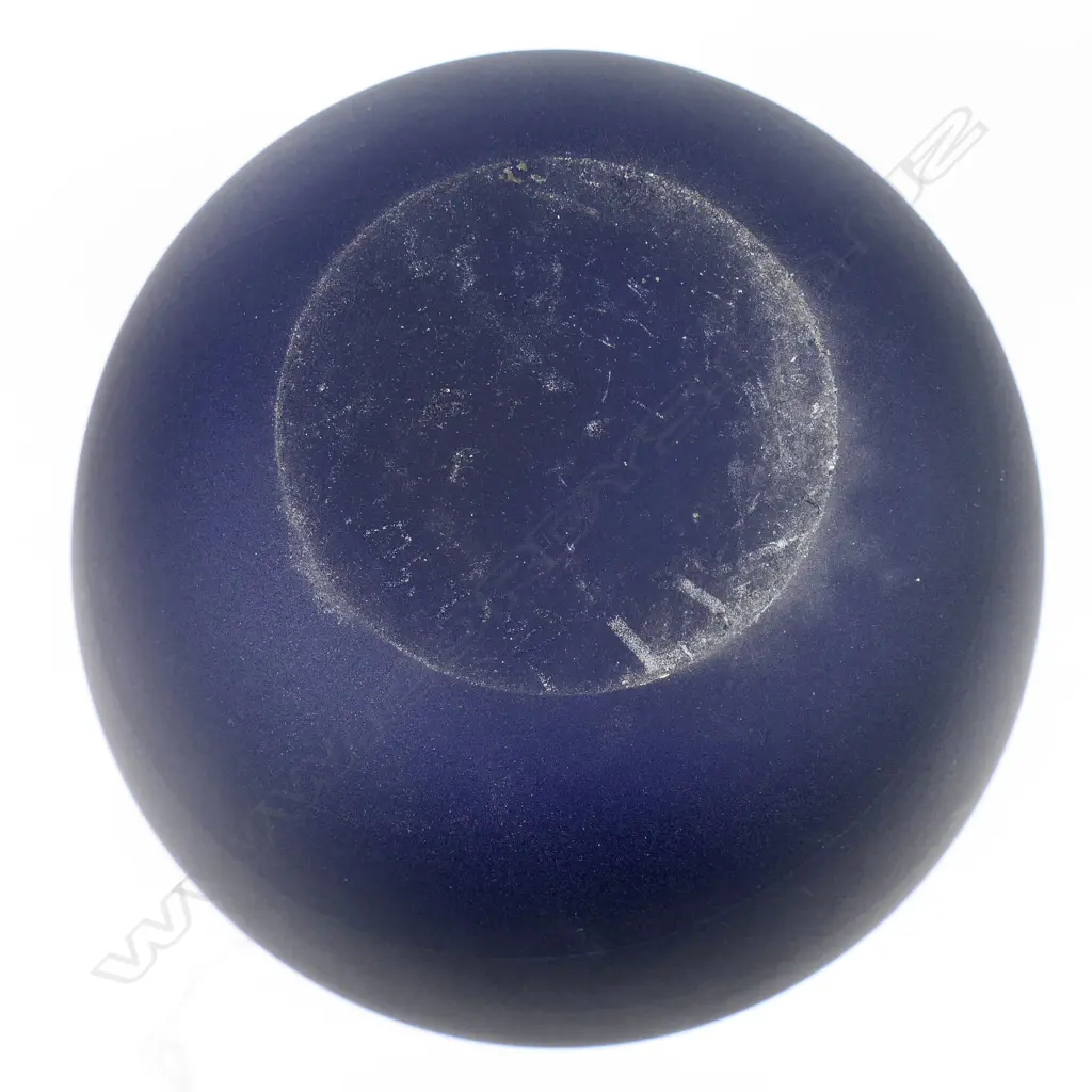 Garry Nash (ONZM) darkened cobalt blue ovoid vase, Image 1++