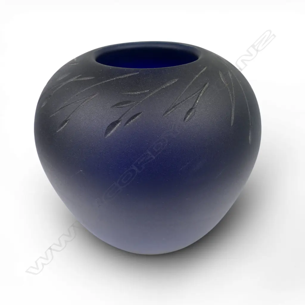 Garry Nash (ONZM) darkened cobalt blue ovoid vase, Image 1++
