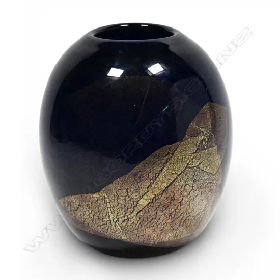 Garry Nash (ONZM) cobalt blue and gold leaf art glass vase,