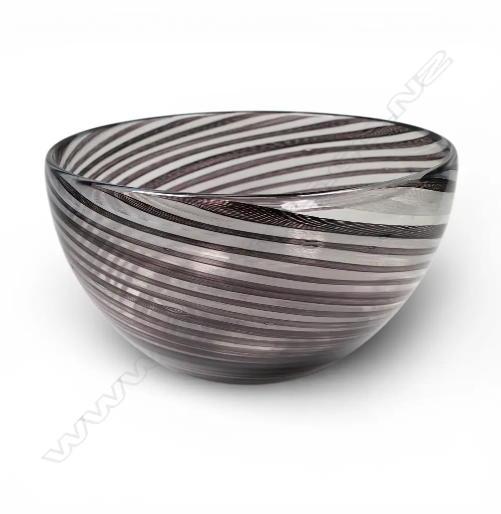 Stephen Bradbourne art glass bowl, Image 1++