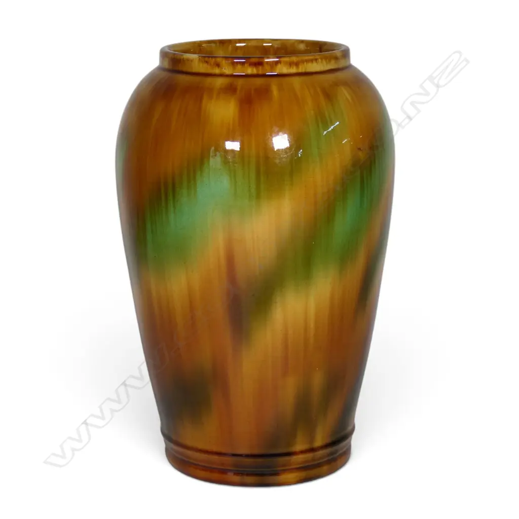 Cromwell's Pottery (Melbourne) early 20thC vase, Image 1++