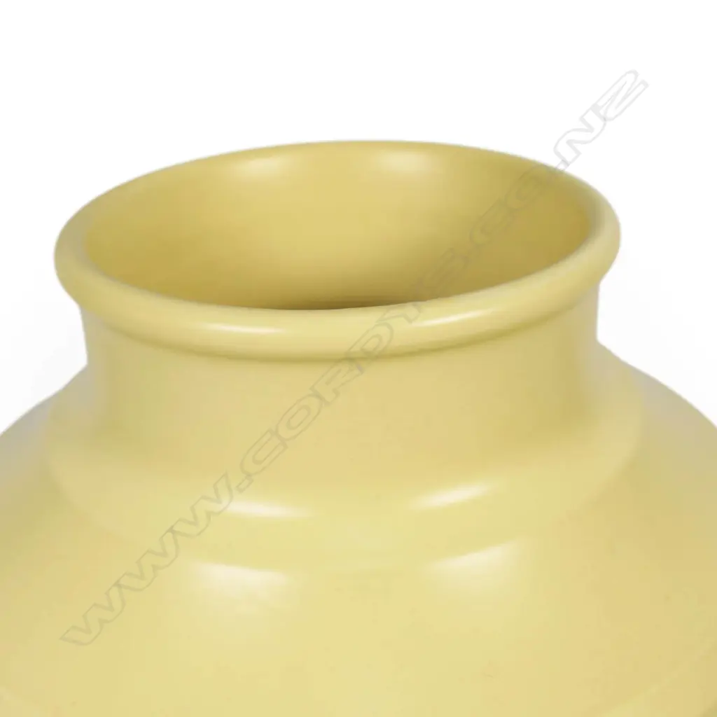 Keith Murray for Wedgwood ceramic vase, Image 1++