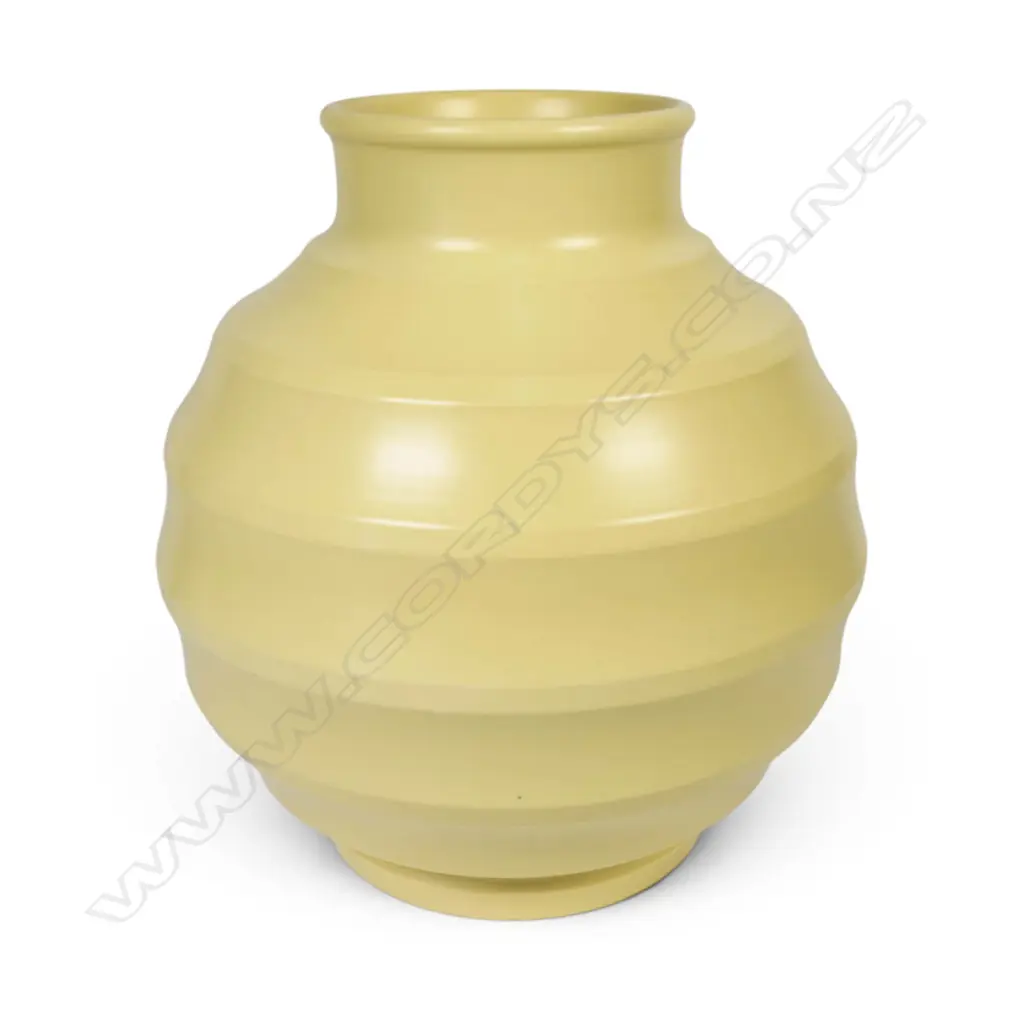 Keith Murray for Wedgwood ceramic vase, Image 1++