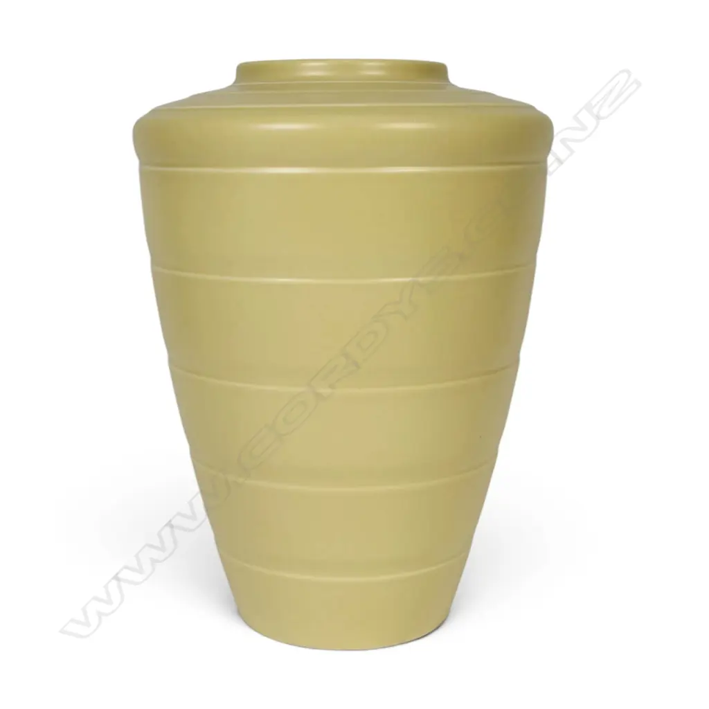 Keith Murray for Wedgwood ceramic shoulder vase, Image 1++