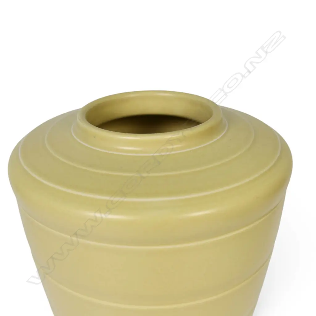 Keith Murray for Wedgwood ceramic shoulder vase, Image 1++