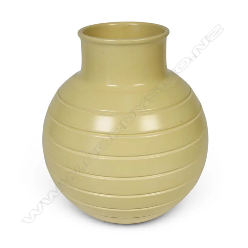 Keith Murray for Wedgwood ceramic 'bomb' vase, Image 1++