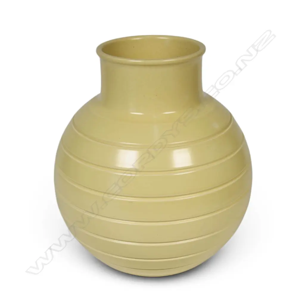 Keith Murray for Wedgwood ceramic 'bomb' vase, Image 1++