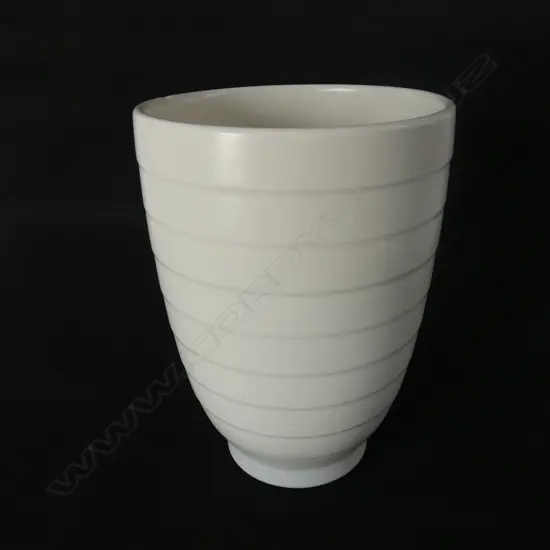 Ernest Shufflebotham for Crown Lynn cream vase,