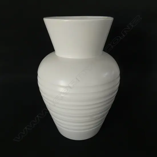Crown Lynn white Gladiola vase #2070,