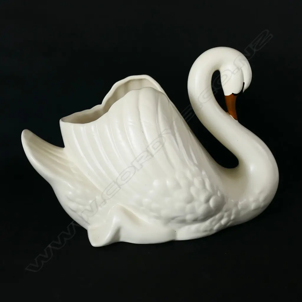 Crown Lynn rare early large white swan with hand-painted beak #170, Image 1++