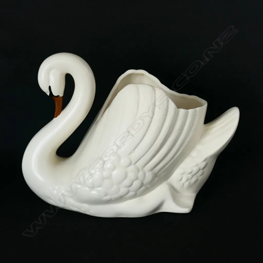 Crown Lynn rare early large white swan with hand-painted beak #170, Image 1++