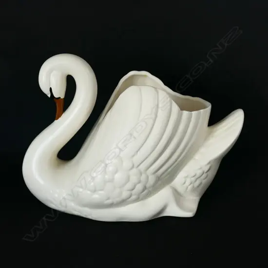 Crown Lynn rare early large white swan with hand-painted beak #170,