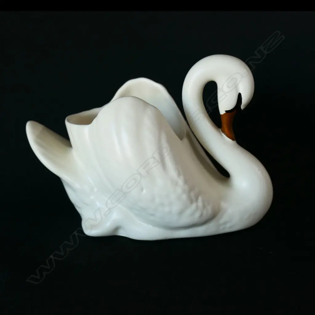 Crown Lynn rare small white glazed swan with brown beak, Image 1++