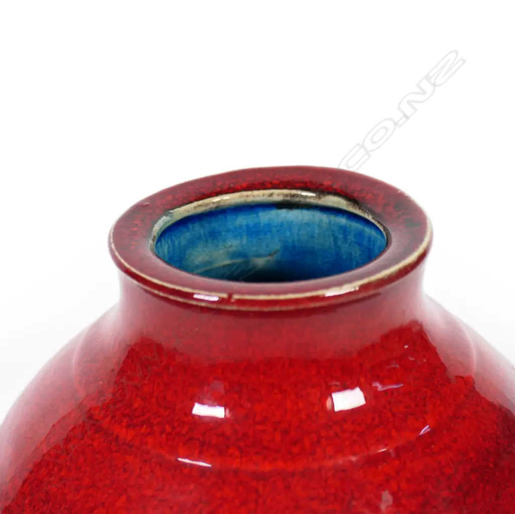 Len Castle red glazed small vase, Image 1++
