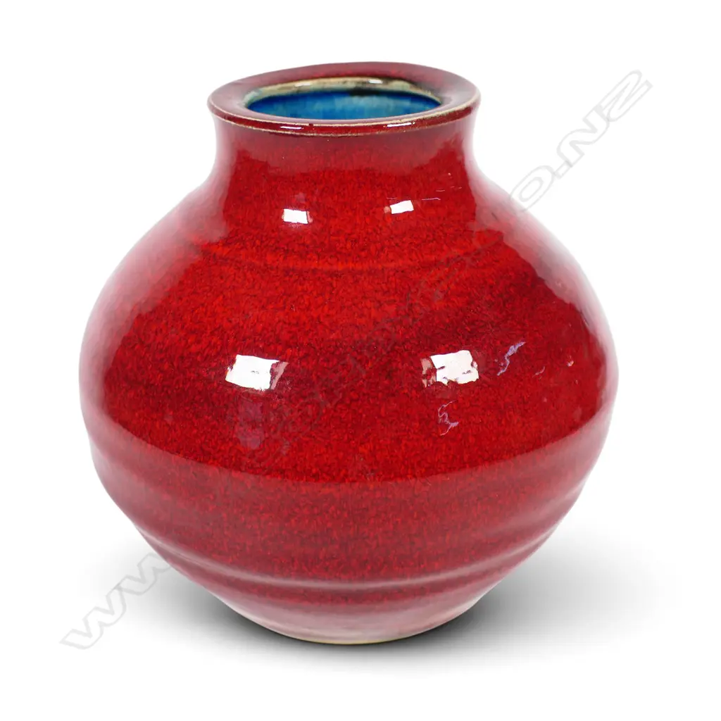 Len Castle red glazed small vase, Image 1++