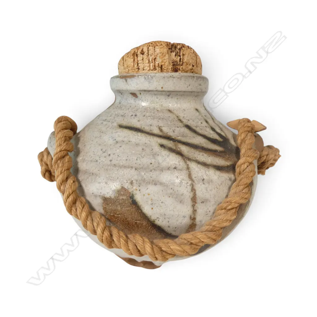 Patricia Perrin onion pot with cork stopper and toggled rope handle, Image 1++