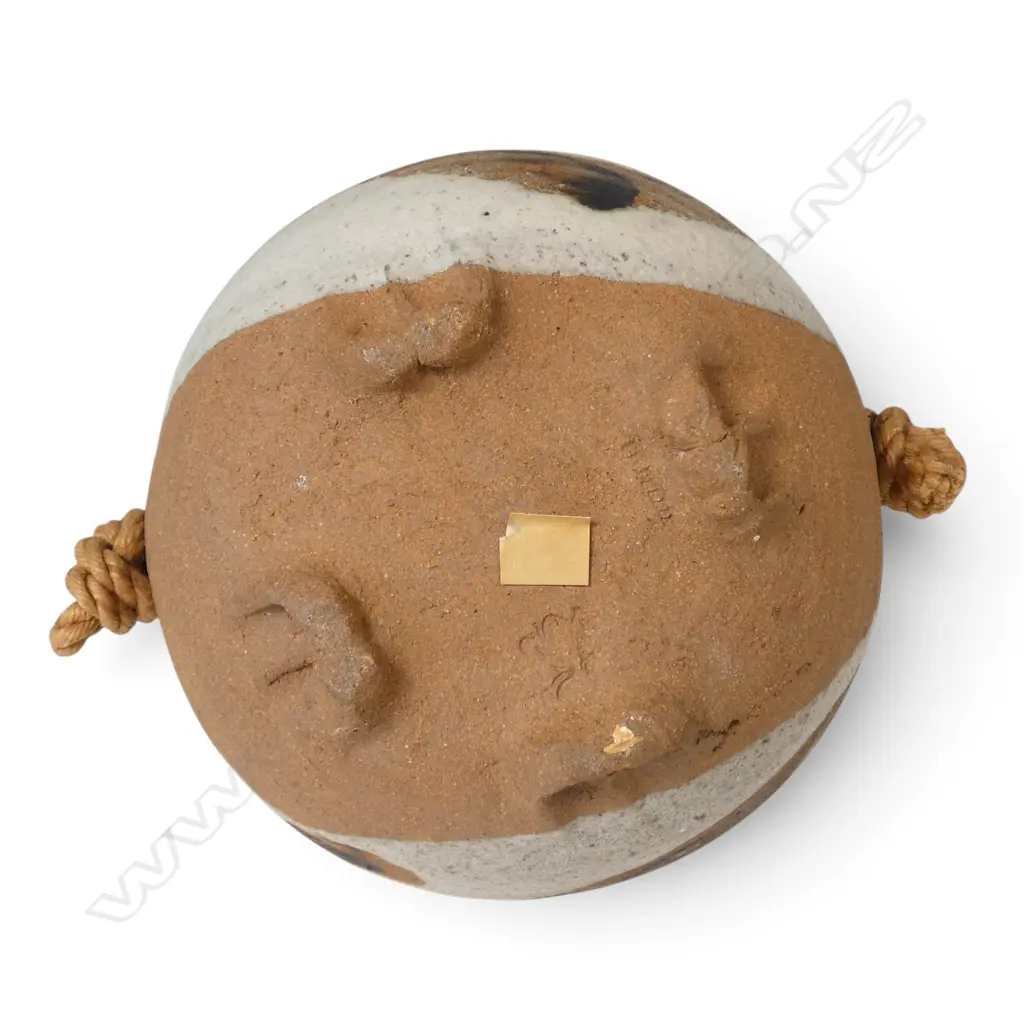 Patricia Perrin onion pot with cork stopper and toggled rope handle, Image 1++