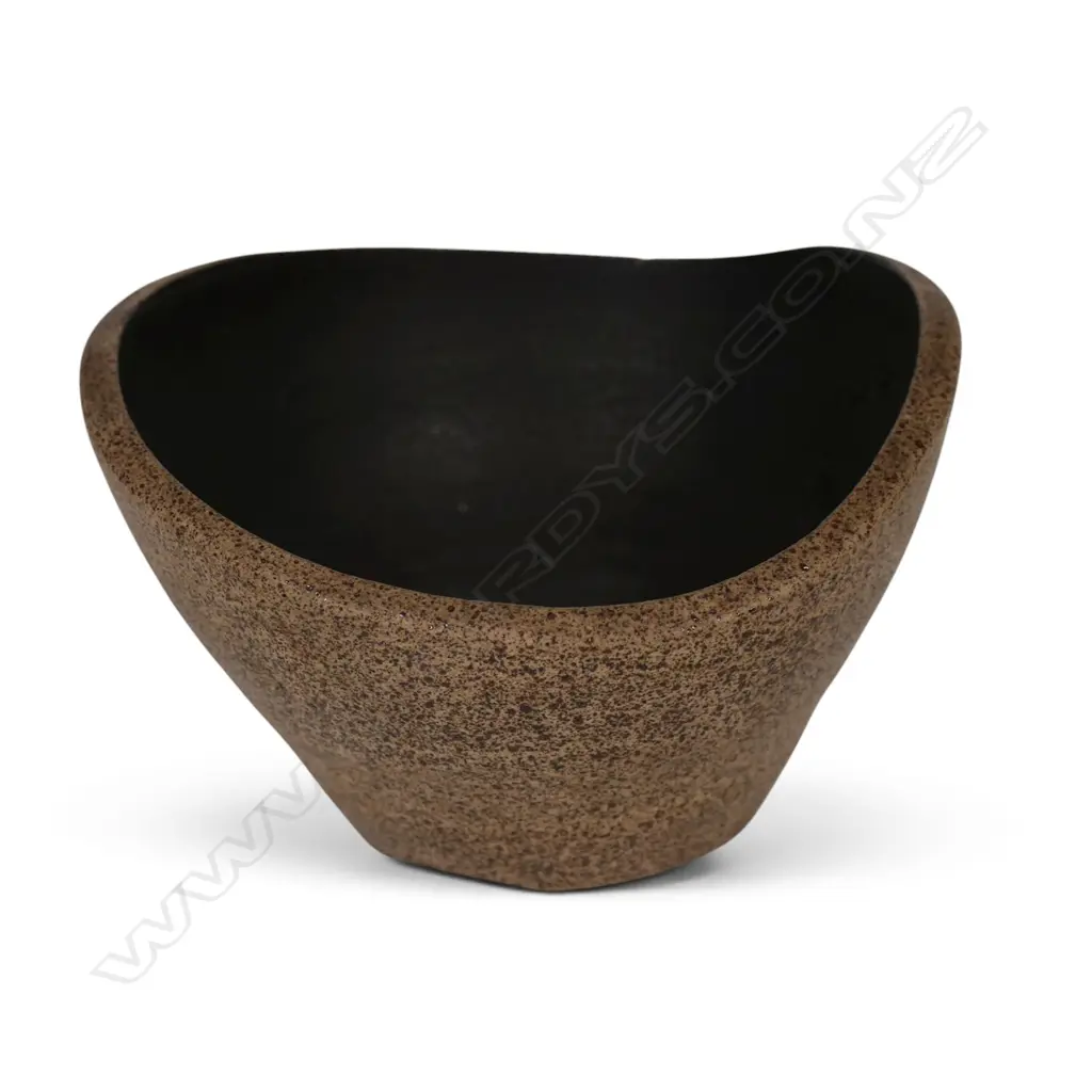 Mrs M.J. Kirker (wife of surgeon Peter Kirker) N.Z. Studio Pottery bowl, Image 1++