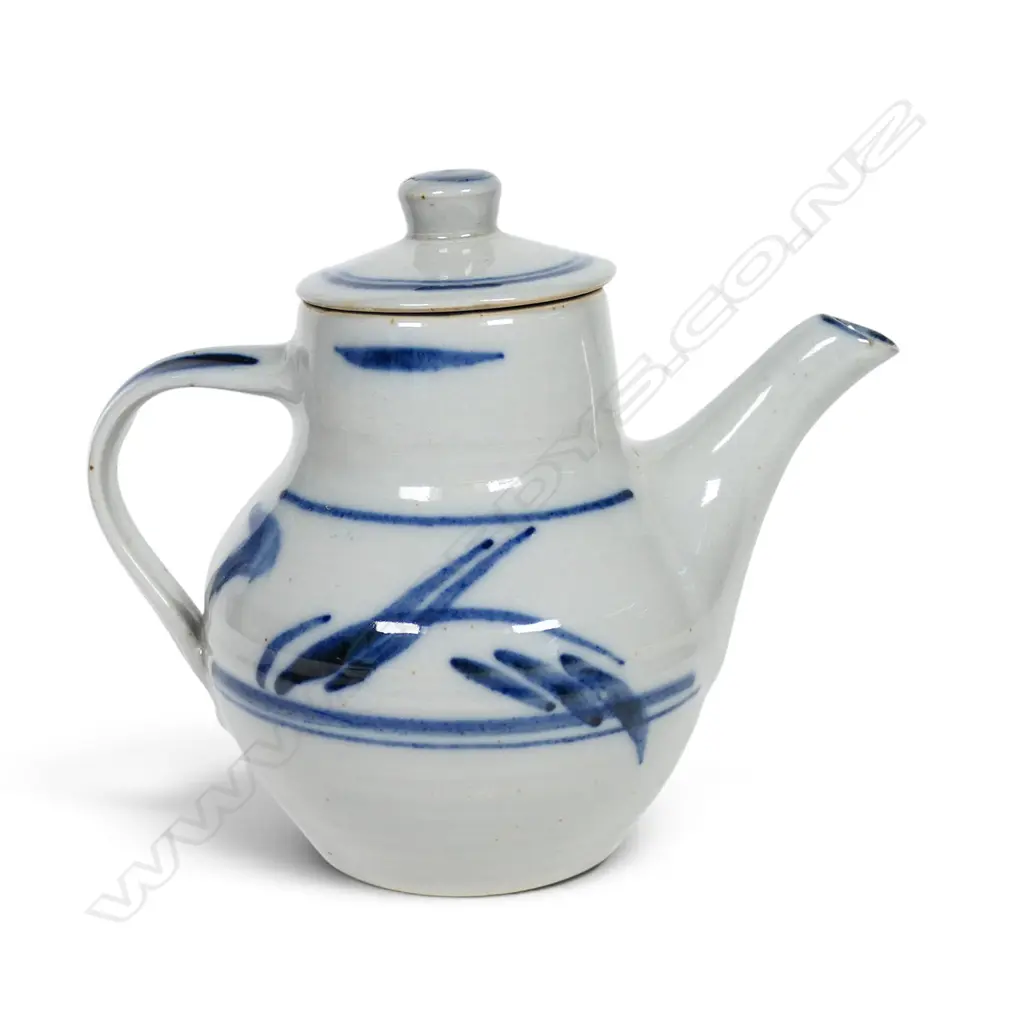 Harry and May Davis blue and white coffee pot, Image 1++