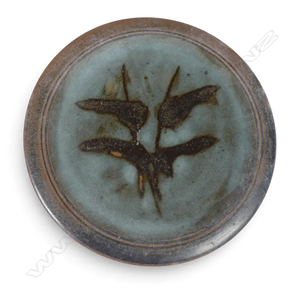 Two Peter Stichbury wall plates, Image 1++