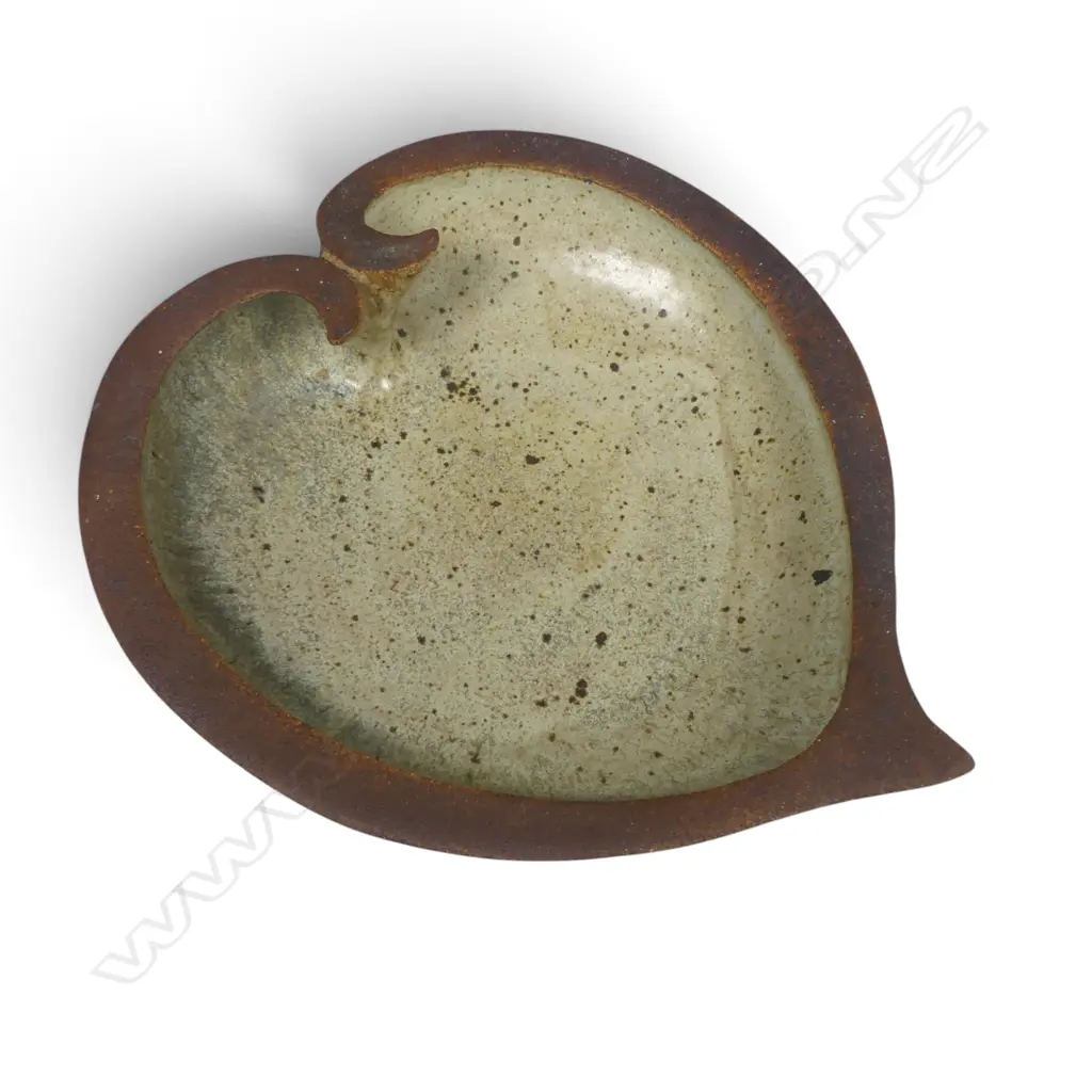 Jim Greig large 'Unfolding Form' bowl c.1982, Image 1++