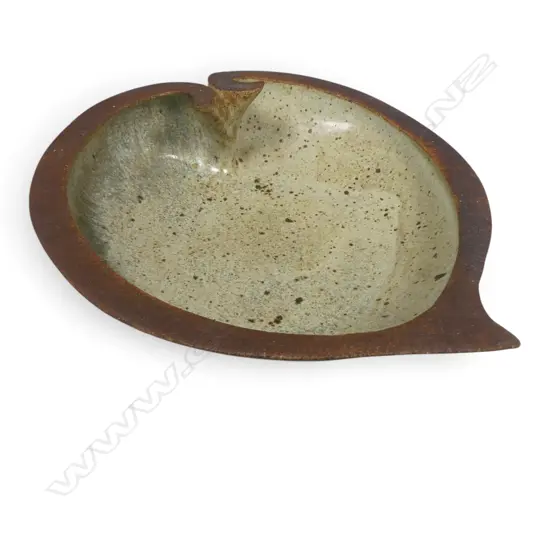 Jim Greig large 'Unfolding Form' bowl c.1982,