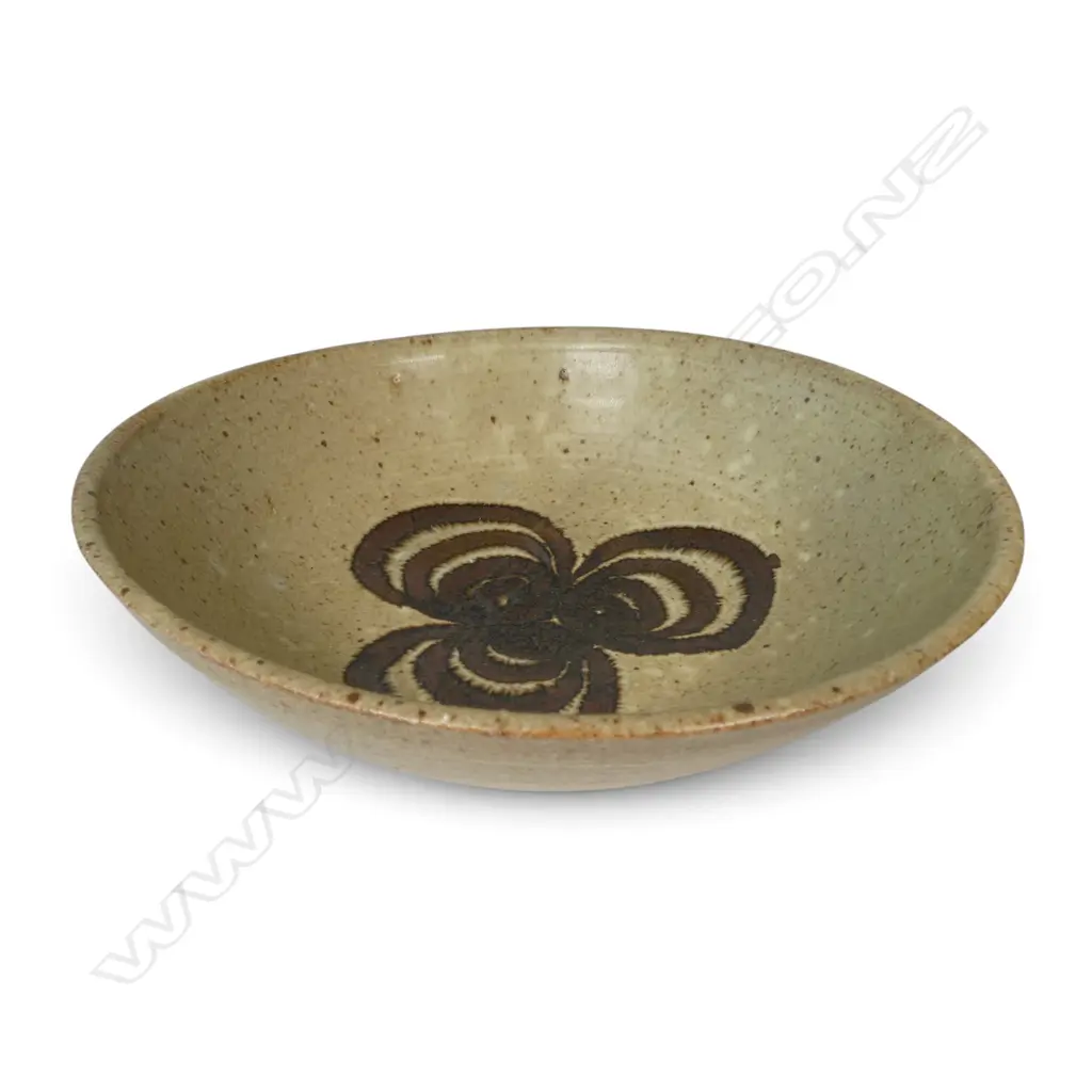 Helen Mason (1915-2014) large floral decorated bowl with pale oatmeal glaze interior, Image 1++