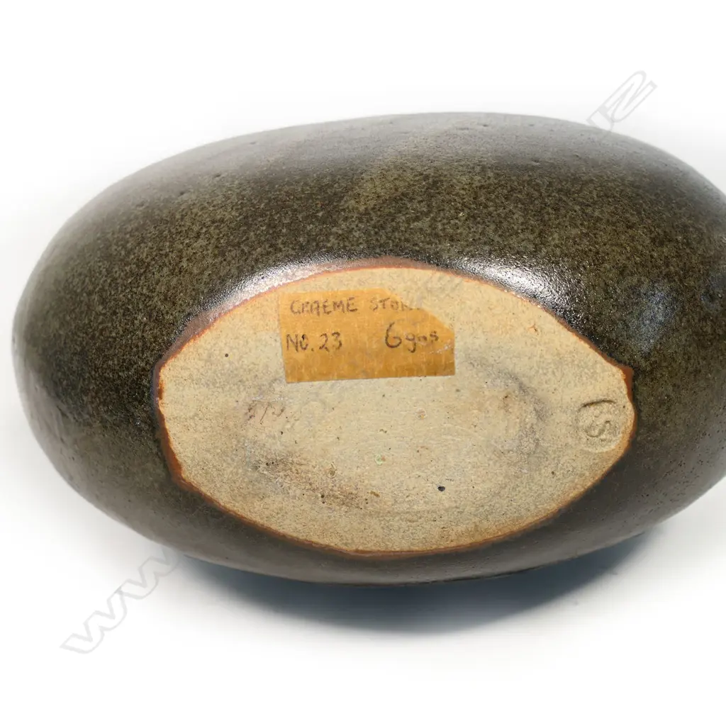 Graeme Storm vase with long textured neck, Image 1++