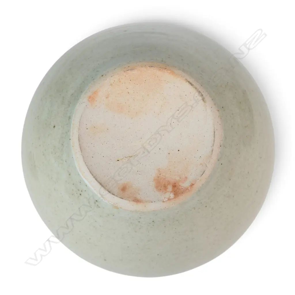 Nicholas Brandon lidded round vessel, Image 1++