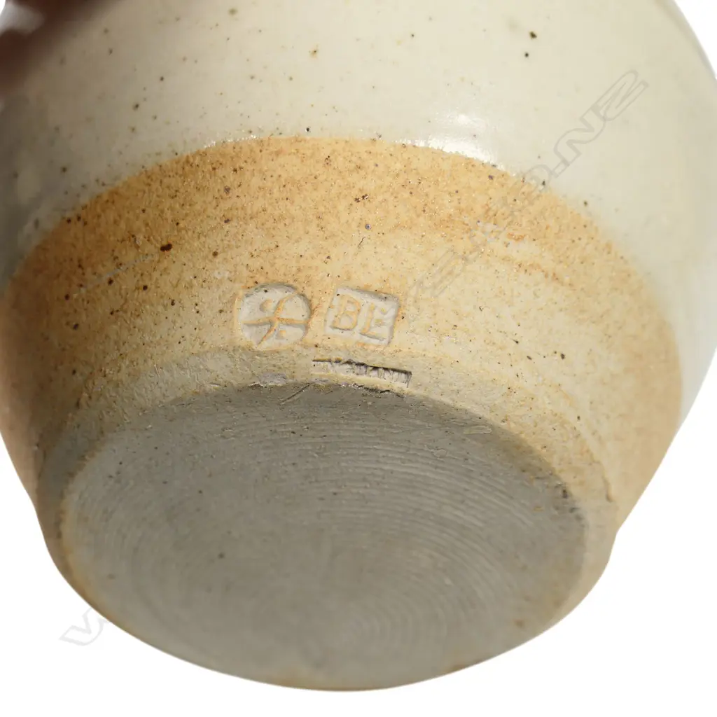Bernard Leach (UK) (1887–1979) stoneware vase, Image 1++