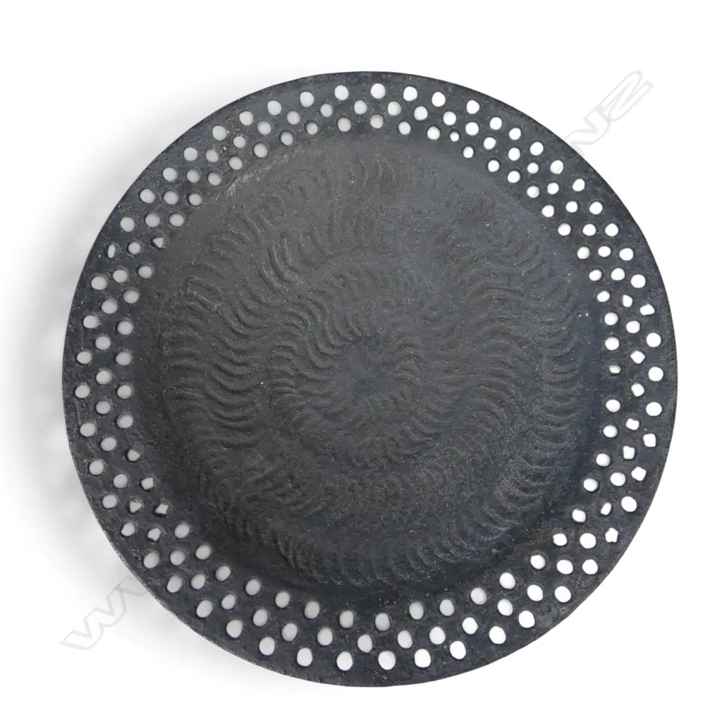 Ian Godfrey (UK) fine footed dish c.1966-1968, Image 1++