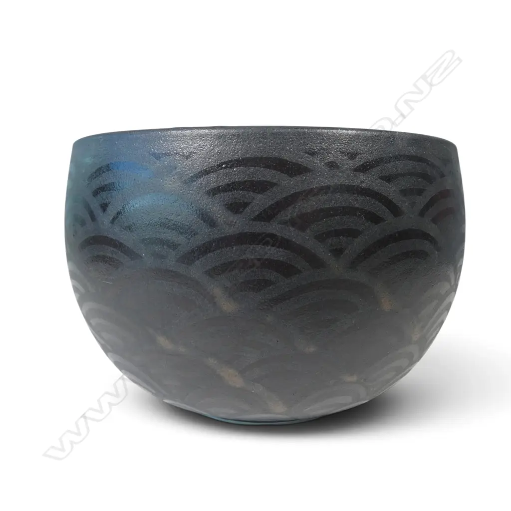 Anneke Borren black ceramic bowl, Image 1++