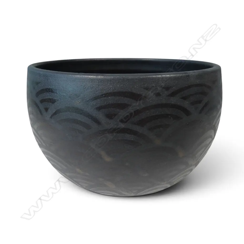 Anneke Borren black ceramic bowl, Image 1++