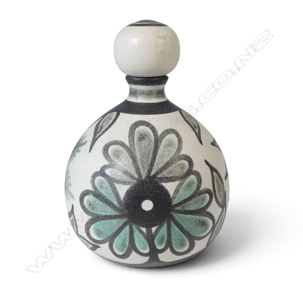 Anneke Borren stoppered bottle vase, Image 1++