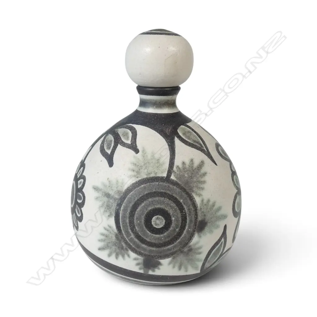 Anneke Borren stoppered bottle vase, Image 1++