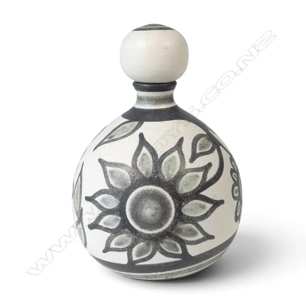 Anneke Borren stoppered bottle vase, Image 1++