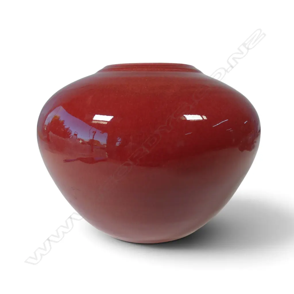 Craig Hall squat red glazed vase c.1980’s, Image 1++