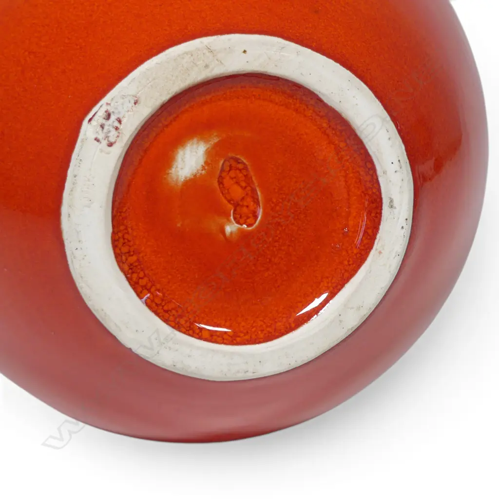 Peter Collis red ovoid vase, Image 1++