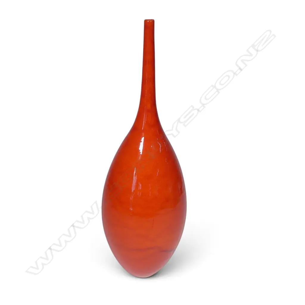 Peter Collis red ovoid vase, Image 1++