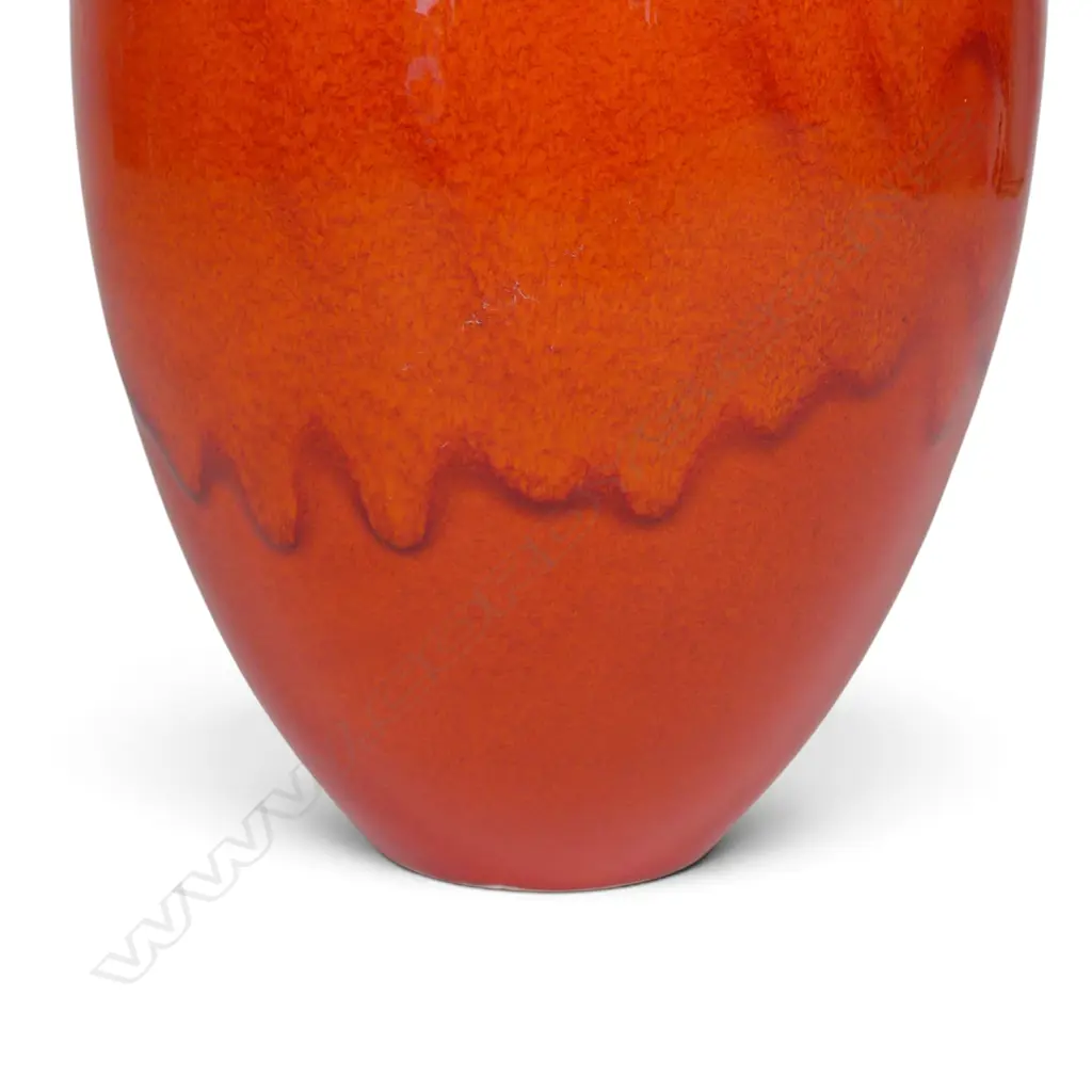 Peter Collis red ovoid vase, Image 1++